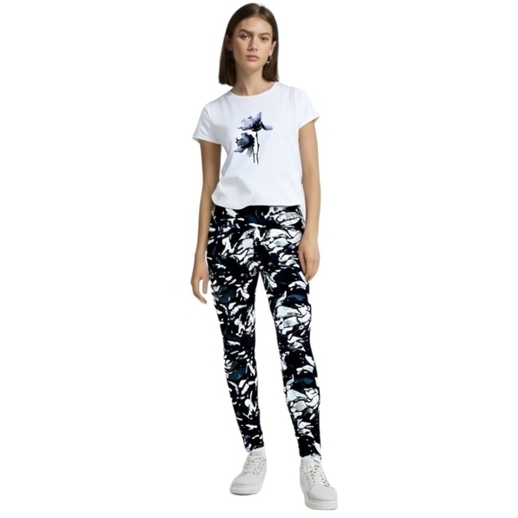 Women Activewear Black & Gray Stained Abstract Print Balance Collection Leggings - Picture 1 of 4
